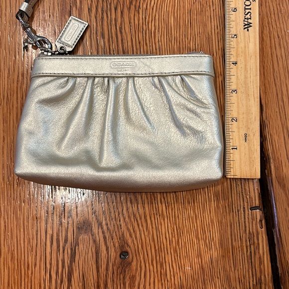 Coach gold leather wristlet - Picture 3 of 5